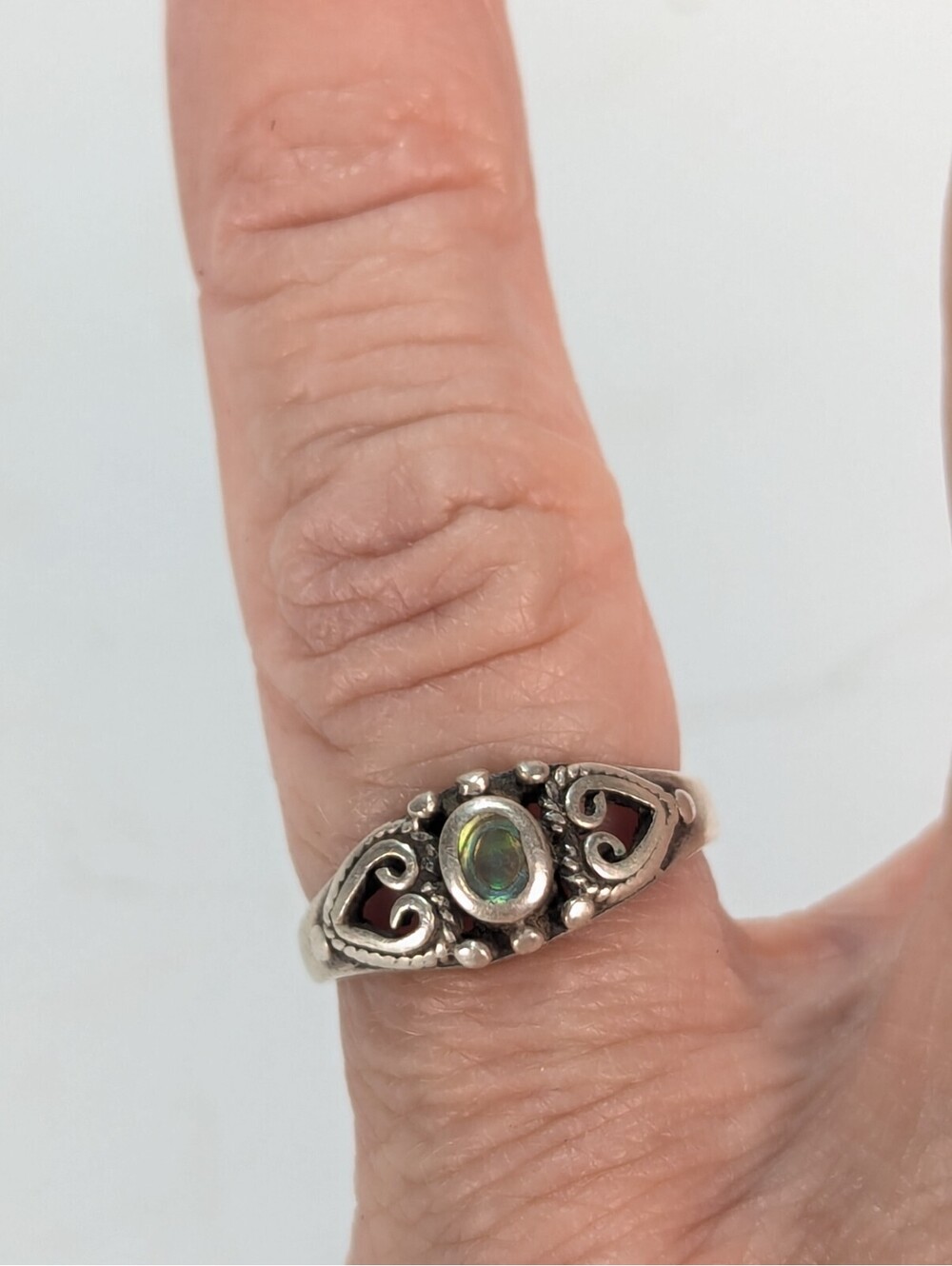 Vintage 925 Sterling Silver Abalone Heart Knot Bead Oval Ring Size 4.5 Dainty - Picture 11 of 11